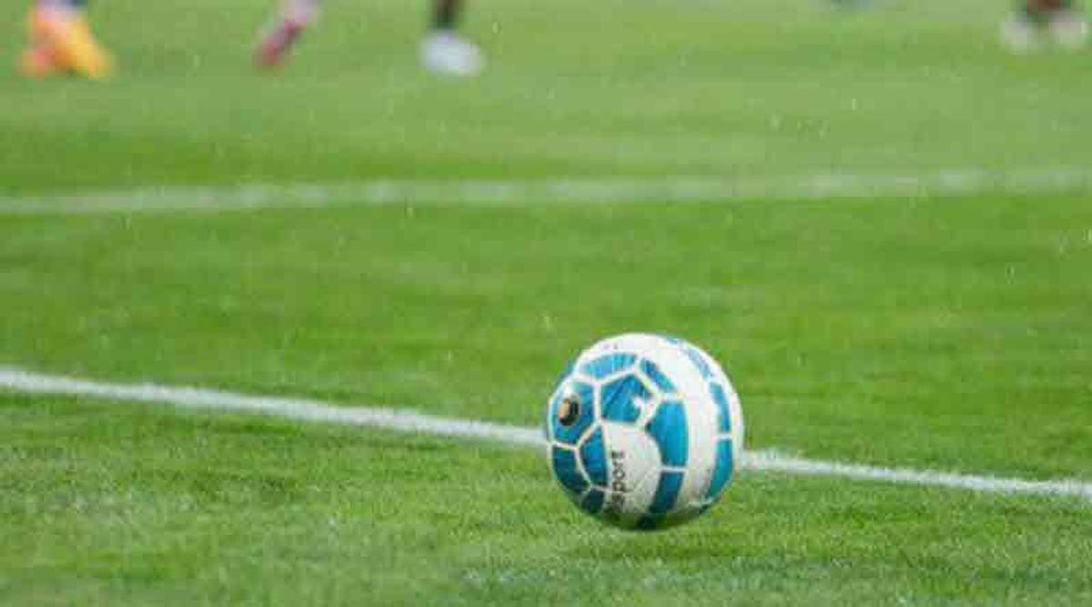 فوتبال در لیگ دسته سوم جریان دارد/مهرخلیج تهران در گروه اول شاهین یا گلچین در گروه دوم و ایرانجوان در گروه سوم قهرمان نیم فصل شدند