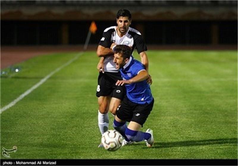 بیک‌زاده: فوتبالیست‌ها نمی‌دانند باید حق‌شان را از چه کسی بگیرند/ استقلال از این وضعیت خارج می‌شود