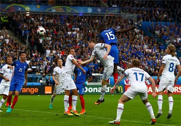 پیروزی فرانسه مقابل ایسلند در نیمه اول