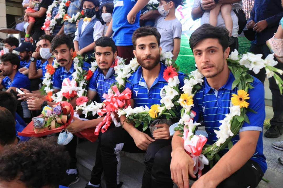 گزارش تصویری|مراسم استقبال از کادرفنی و بازیکنان شهرداری همدان پس از صعود به لیگ دسته اول
