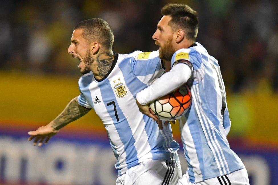 پیروزی آرژانتین مقابل میزبان جام جهانی 