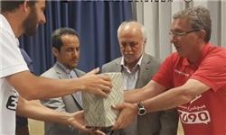 سفیر ایران در اوکراین به اعضای تیم پرسپولیس هدیه داد