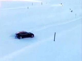 قدرت نمایی خودروی جدید تسلا در جاده برفی+فیلم