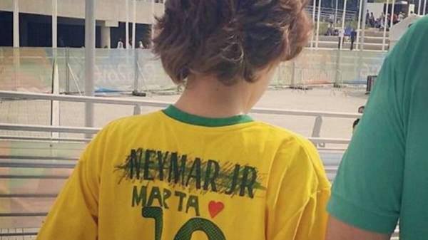 اعتراض شیک هوادار برزیل به نیمار در المپیک

