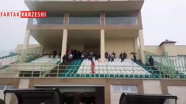 تشویق محلی هواداران رایکا بابل قبل از بازی با قشقایی شیراز 