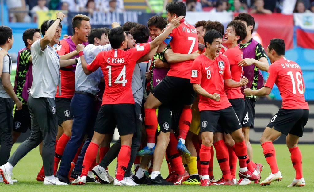 استقبال عجیب کره ای ها از ستاره های تیم ملی؛ پرتاب تخم مرغ