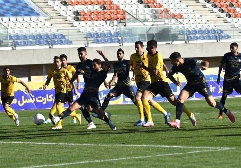  لیگ برتر فوتبال| برتری گل‌گهر مقابل سپاهان و تساوی هوادار و نفت در نیمه اول 