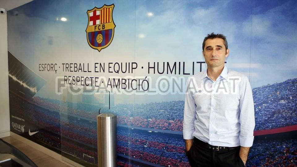  سرمربی جدید بارسلونا وارد باشگاه شد (عکس)