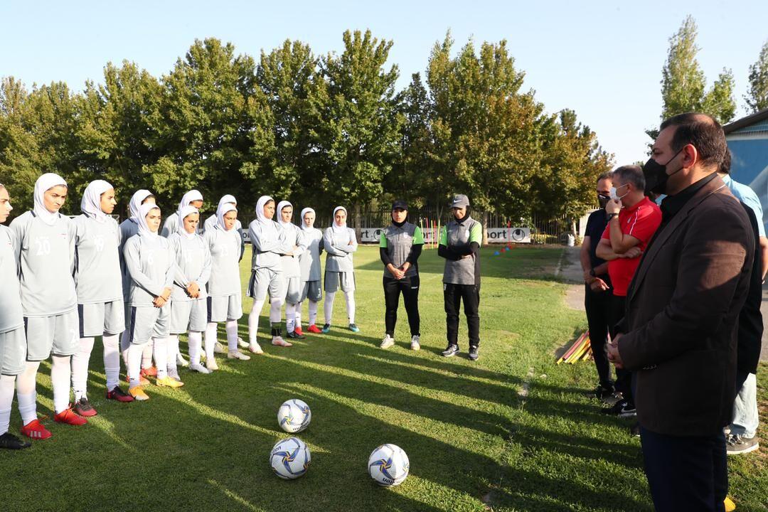 عزیزی خادم: توسعه فوتبال زنان یکی از اهداف اصلی ما است
