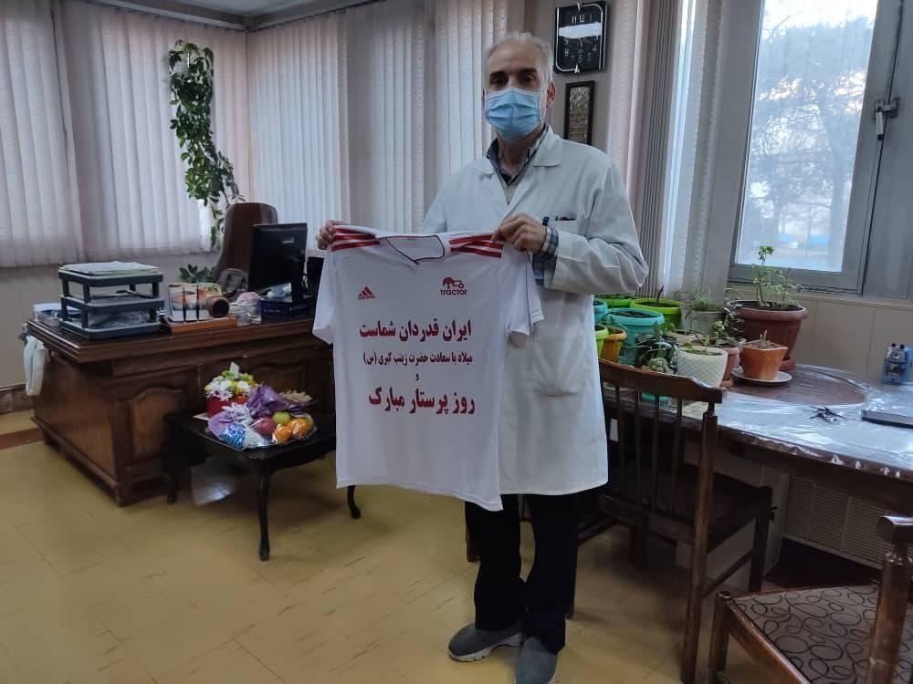 اهدای پیراهن تراکتور به پرستاران تبریزی