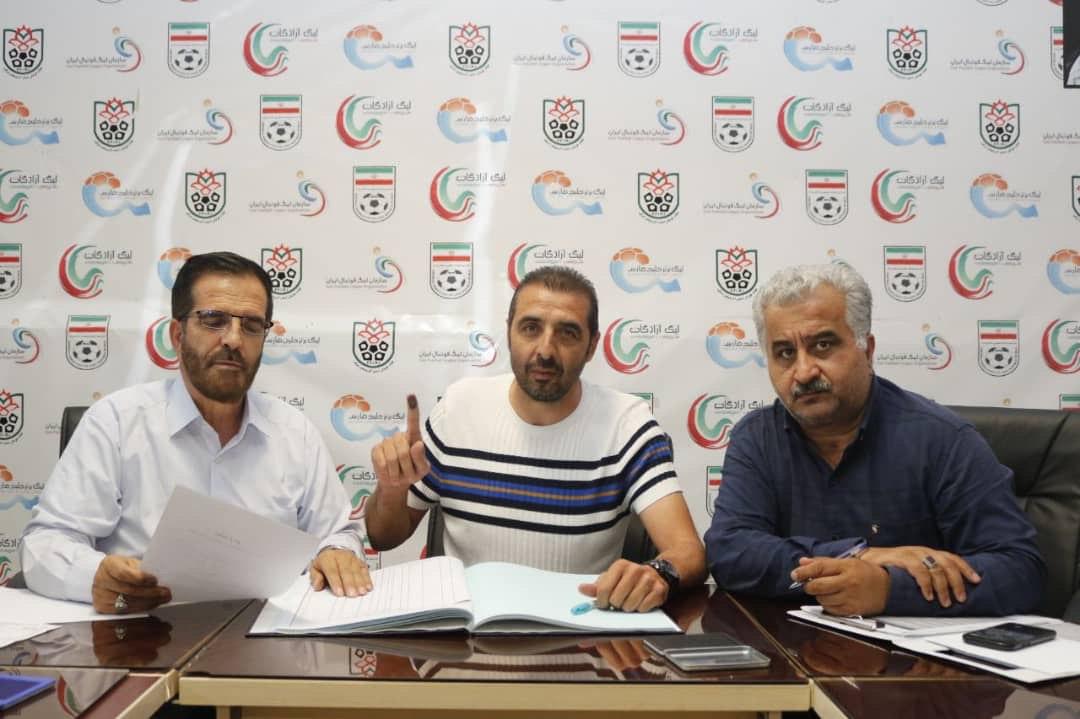 قرارداد کادر فنی و بازیکنان جدید علم و ادب در هیئت فوتبال ثبت شد