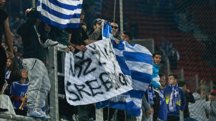 حرکت زشت هواداران تیم ملی یونان و عذرخواهی دولت یونان به خاطر این حرکت +عکس