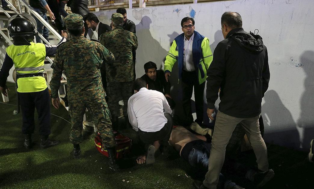 یکی از هواداران تبریزی دچار حادثه شد