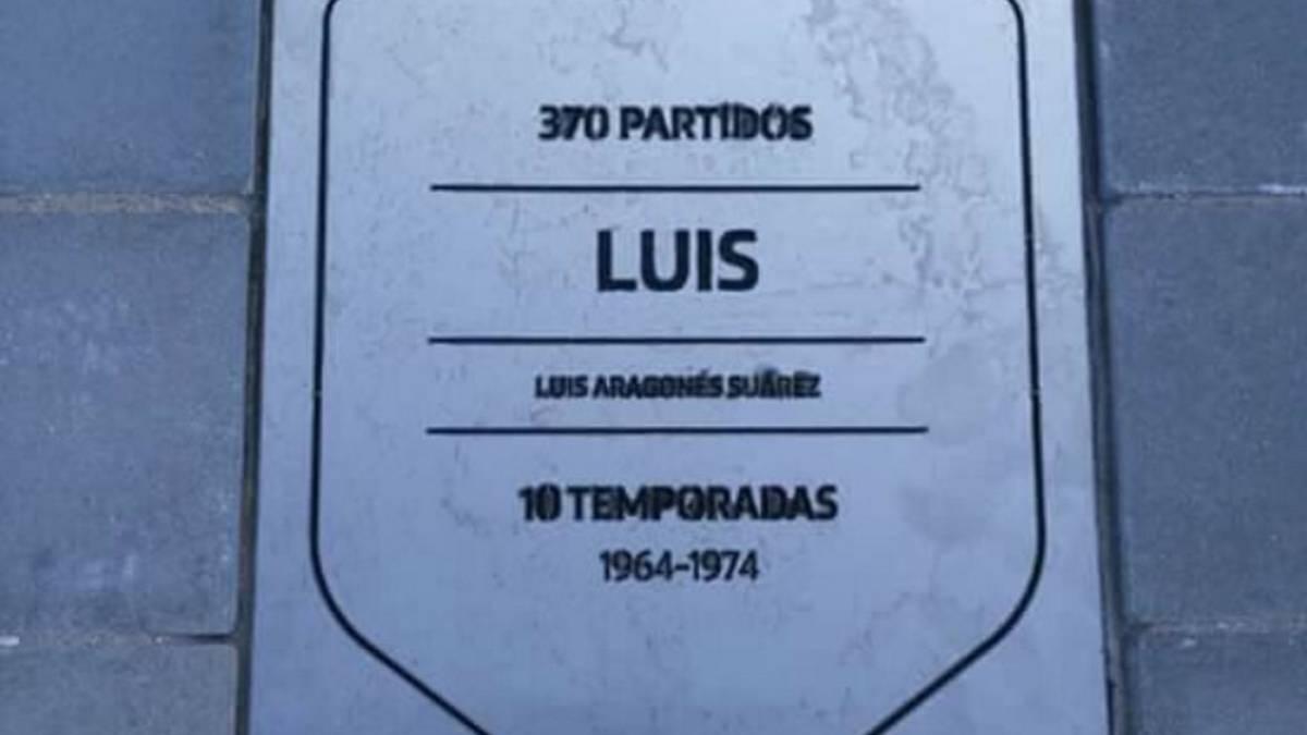 نصب نشان یادبود «لوییس آراگونس» در ورزشگاه جدید اتلتیکو مادرید