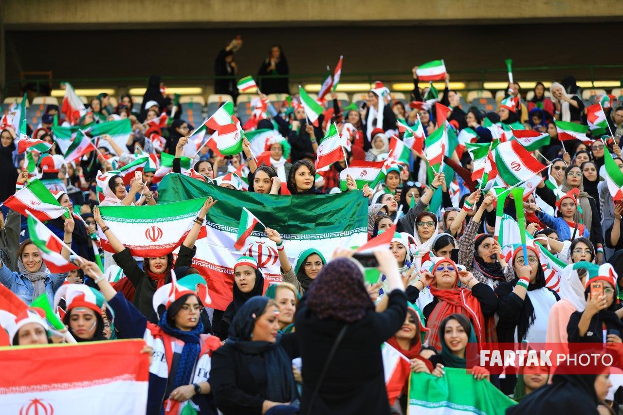 فیلم/ یوری ژورکایف پاسخ داد:چرا فیفا پذیرفت فقط ۵ هزار زن ایرانی به ورزشگاه بیایند؟ 