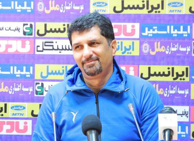 
حسینی:اولویت مسئولان با تیم ملی است و خودمان را باید هماهنگ کنیم/ کیفیت چمن دستگردی خوب نیست

