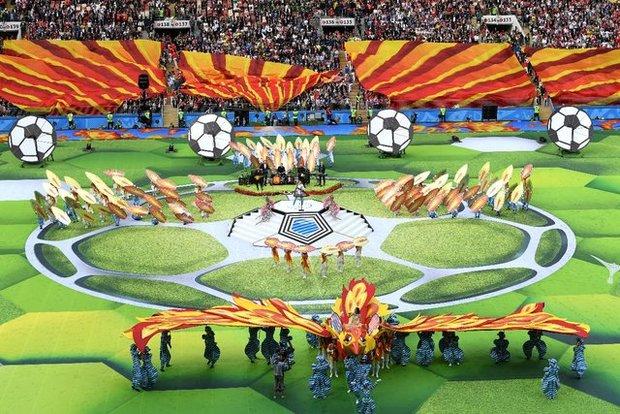 حرکت جنجالی خواننده مراسم افتتاحیه جام جهانی