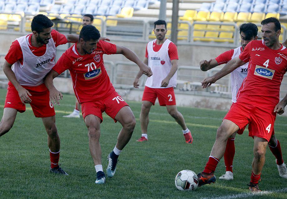 برخورد گرم برانکو و بازیکنان با مهدوی کیا در تمرین پرسپولیس