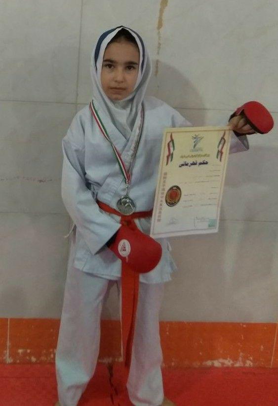 محیا عباس‌کسانی نوجوان کرمانشاهی عنوان دوم کاراته کشور را کسب کرد