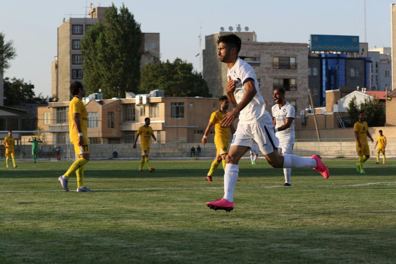 برد گل گهر مقابل خونه به خونه؛ 3 امتیاز وینگو با دو پنالتی/ جنجال در ورزشگاه امام علی 