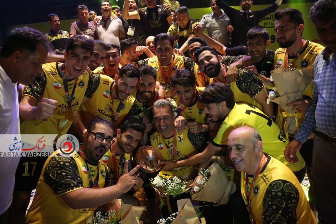 تصاویری  جذاب از قهرمانی هندبال سپاهان در لیگ برتر