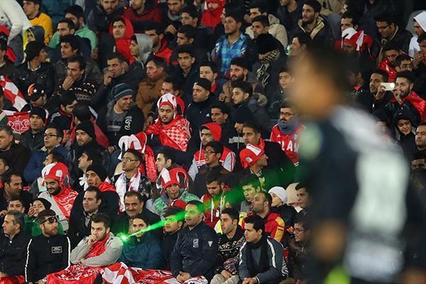 لیزرهای هواداران کار دست فوتبال ایران می‌دهد!