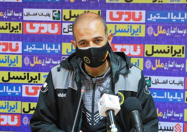 
نویدکیا: وضعیت بازیکنانم نگران کننده نیست/ حسینی تصمیم گرفت در استقلال بماند
