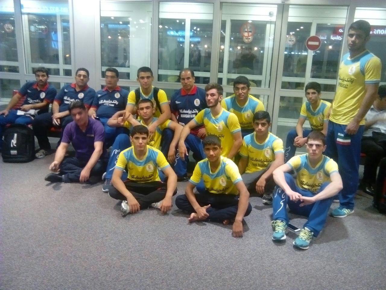 تیم کشتی فرنگی نوجوانان عکس سلفی در فرودگاه دوبی+عکس