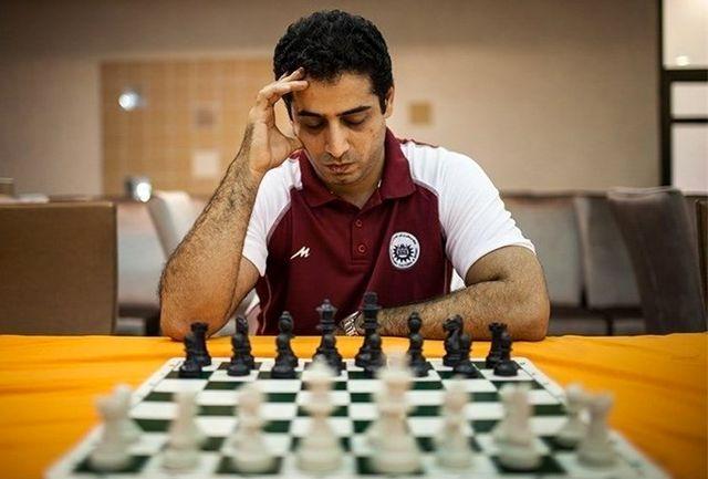 رقابت همزمان قائم مقامی با 99 شطرنج باز 