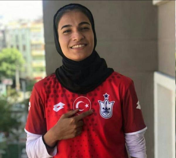 دختر فوتبالیست ایرانی لژیونر شد