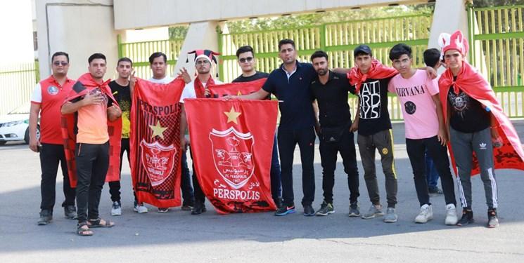حاشیه دیدار پرسپولیس - فولاد| شعار هواداران علیه سپاهان و استقلال در ورزشگاه آزادی