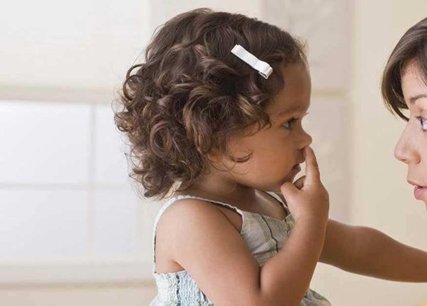 اگر کودک علائم مشکلات بینایی دارد، چه باید کرد؟