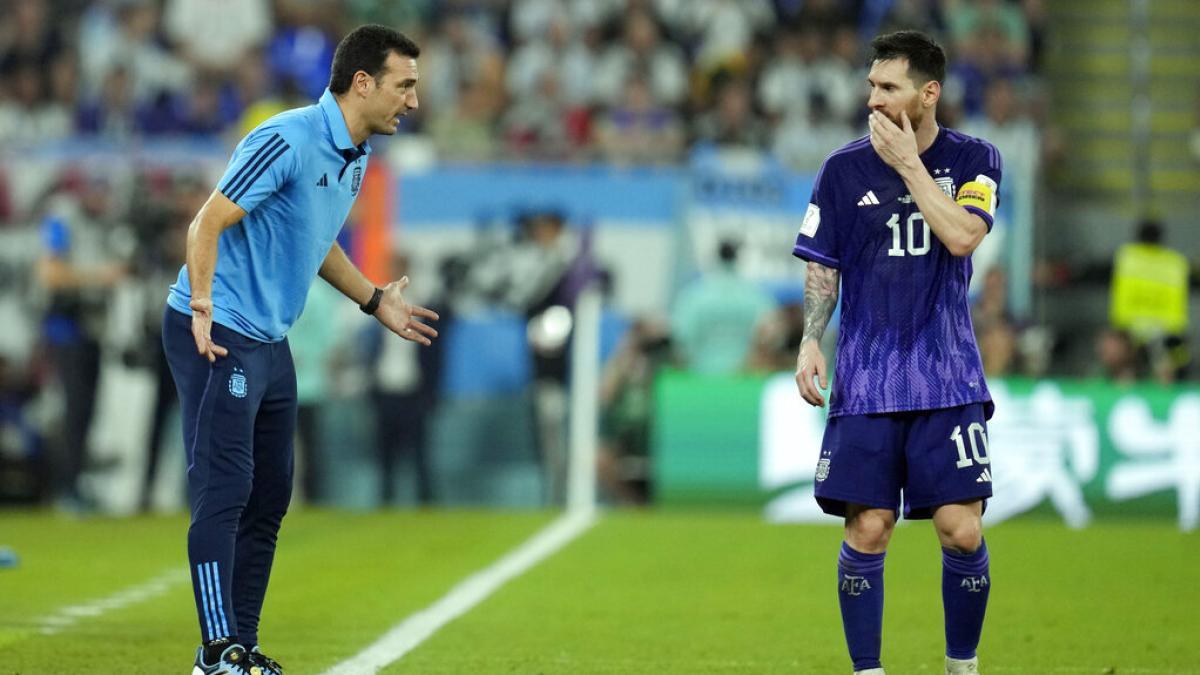 لب خوانی لیونل مسی و سرمربی آرژانتین/ بازی باید با همین نتیجه تمام شود!