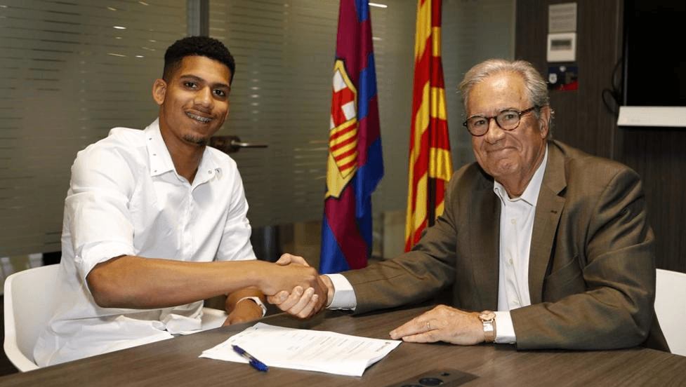قرارداد 5 ساله بارسلونا با هموطن سوارز