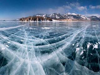مسابقات قایقرانی روی یخ در روسیه +فیلم 