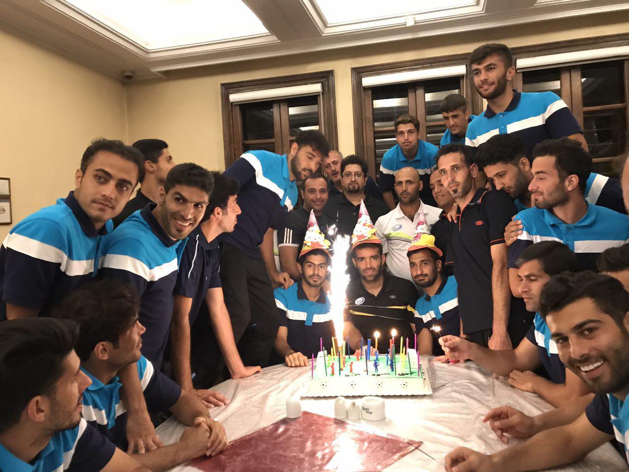 جشن تولد سه بازیکن صبا در اردوی کردان (عکس)