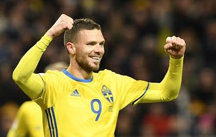 ستاره تیم ملی سوئد همبازی فرمانده استقلالی می شود